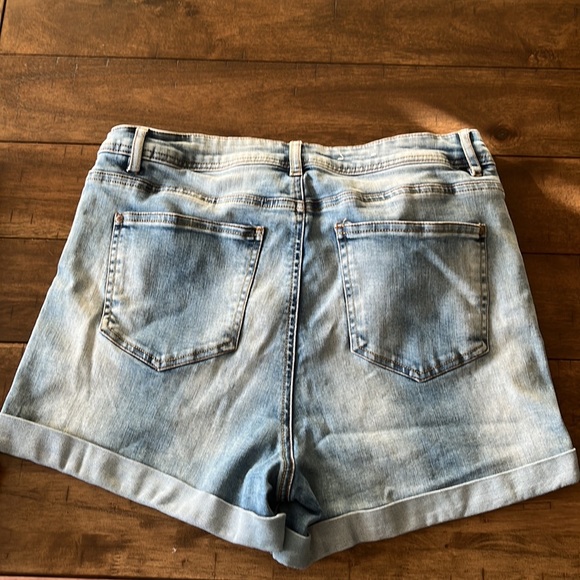 EightyTwo Jean Shorts.sz 13 - Picture 2 of 2